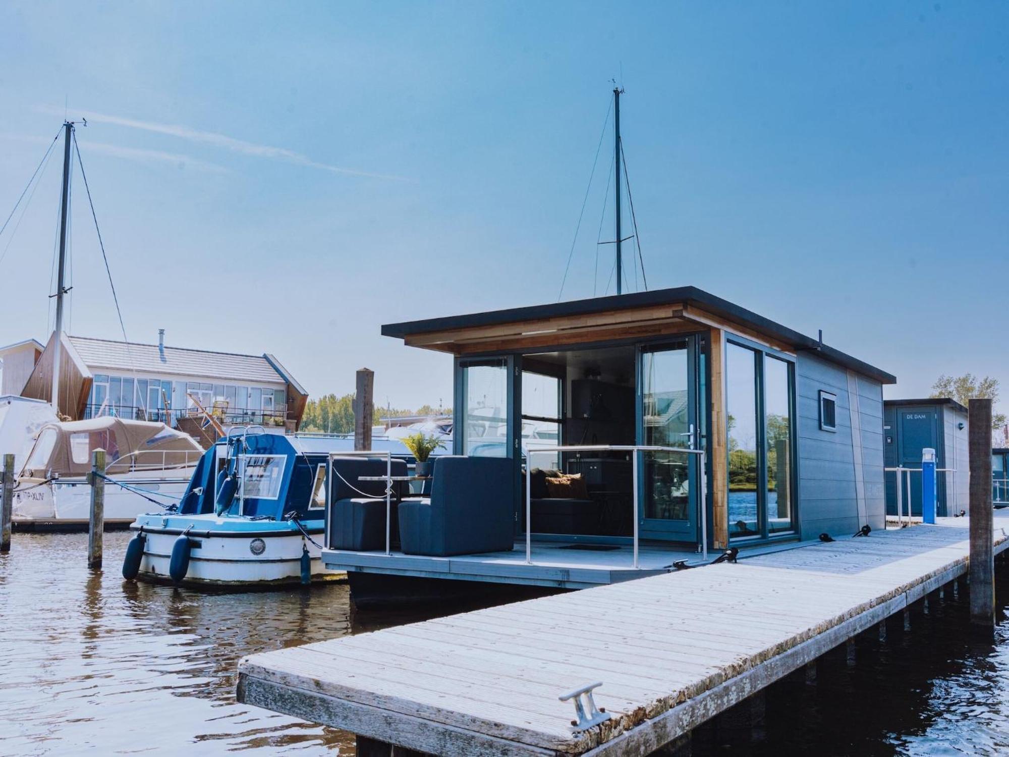 Modern Houseboat With Air Conditioning Located In Marina Botel 3*