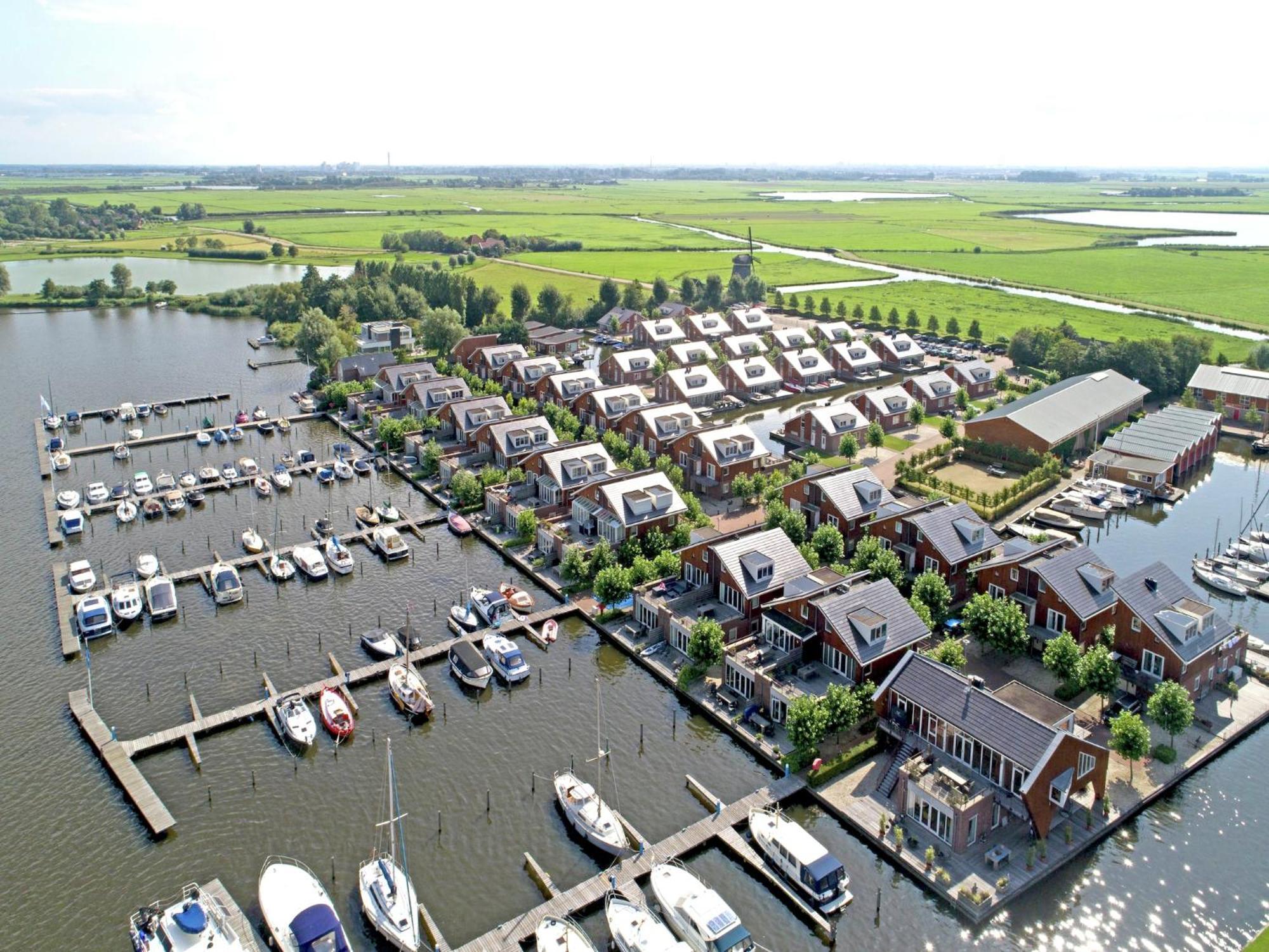 Modern Houseboat With Air Conditioning Located In Marina Uitgeest