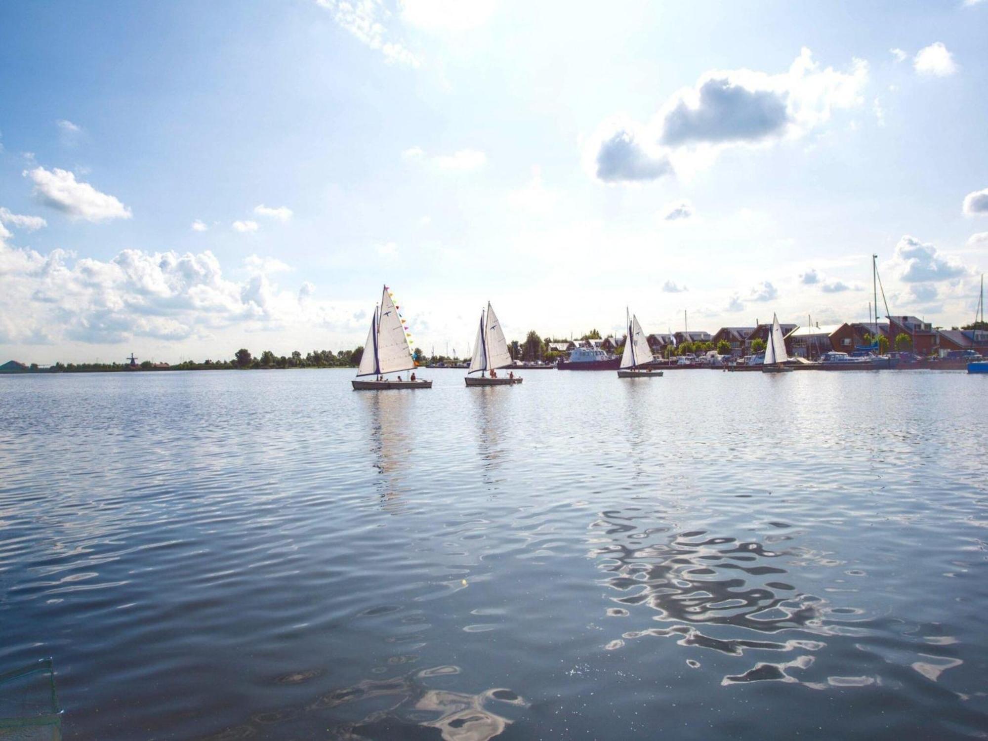 Modern Houseboat With Air Conditioning Located In Marina 3*